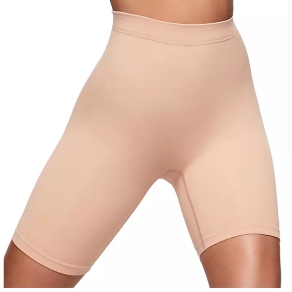 SKIMS Other - Skims woman’s Shapewear sculpting mid thigh open gusset . Tan size S/M